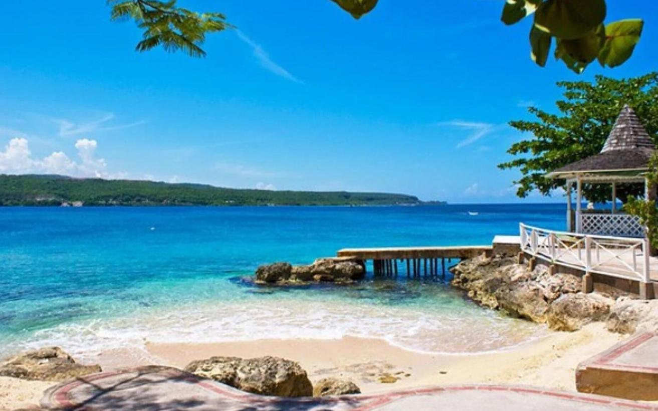 Sea Grapes Air-Conditioned 6-Bedroom Home With Cottage Discovery Bay Exterior foto